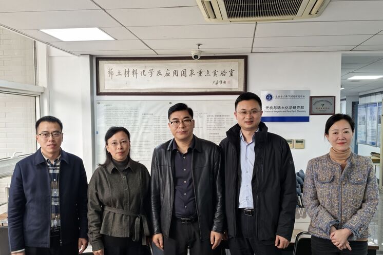 共推稀土科技立异与工业融合 省自然yd2333云顶电子游戏投资集团携地矿集团赴北京大学重点实验室交流座谈
