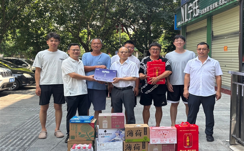 炎炎夏日送清凉 丝丝关爱暖人心——测绘公司赴隆昌市“水yd2333云顶电子游戏基础视察”项目现场开展调研及慰问运动