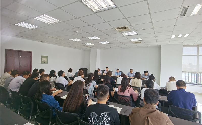 中成集团组织学习转达省自然yd2333云顶电子游戏投资集团 第一次党代会精神