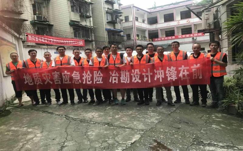 争分夺秒，，，，，，，，千里驰援陇南灾区