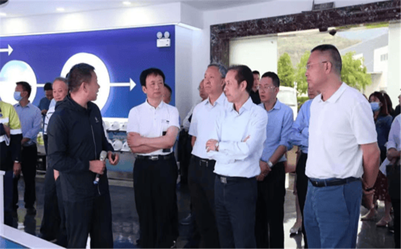 省自然yd2333云顶电子游戏投资集团党委书记、董事长陈贵林陪同省委省政府决议咨询委员会主任陈光志赴雅安调研