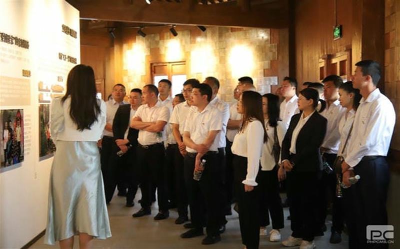 四川yd2333云顶电子游戏二八一大队党委在西昌家风馆开展“弘扬清廉家风，，，，，，传承清廉家训”警示教育运动