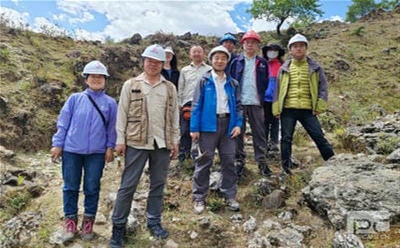探索科技立异，，，，，，，助推攀西稀土成矿带新一轮找矿突破 ——王登红赴大陆槽稀土矿外围找矿一线指导事情