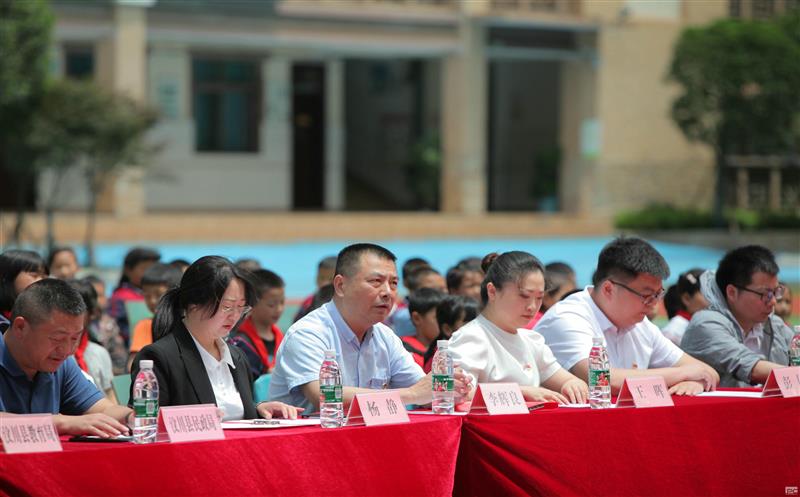 为你而来，，，，，大爱汶川 ——核西南院开展学雷锋自愿效劳运动