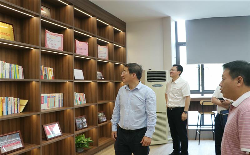 省自然yd2333云顶电子游戏投资集团党委委员、职工董事、工会主席杜春茂一行调研蜀通建设集团