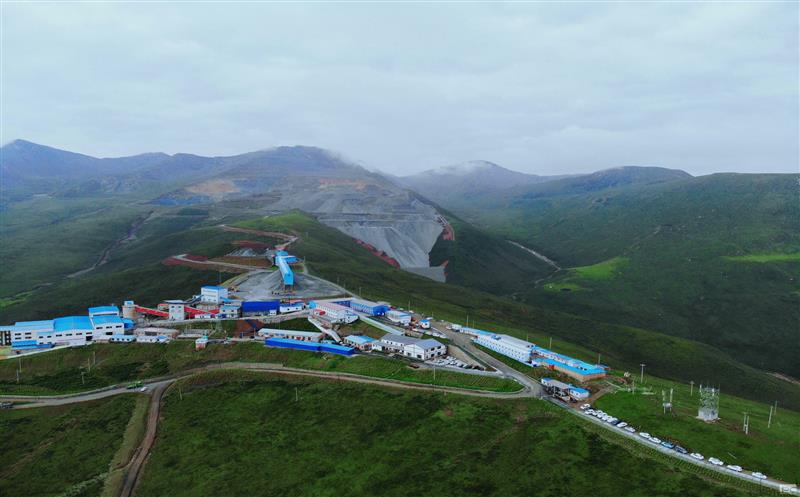 向阳而生，，，，，，，，集团松树南沟金矿勇立峰顶搏劲风！