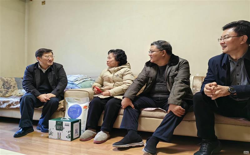 春节前夕慰问送温暖，，，，，，，，浓浓关爱暖人心 ——集团向导一行开展新春送温暖运动