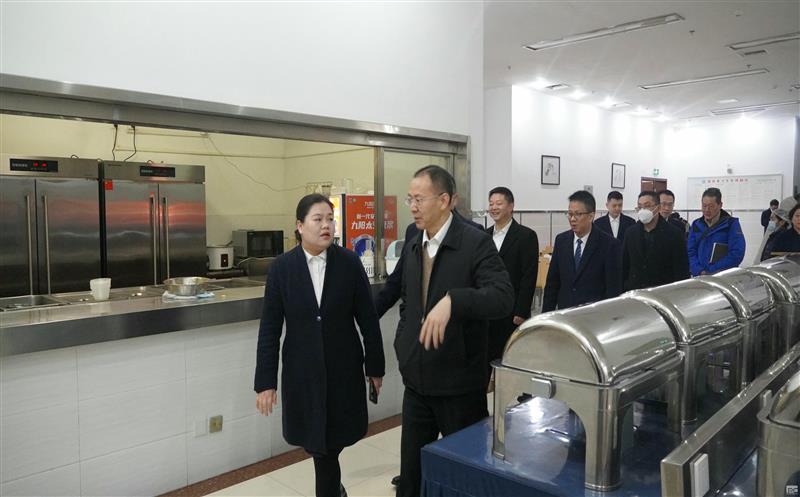 四川yd2333云顶电子游戏置业集团向导带队到天辰楼宾馆检查指导清静事情