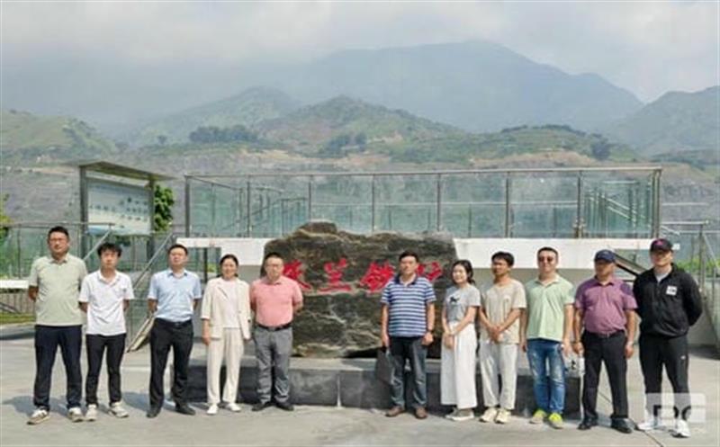 走出去，，，，，，，罗致智慧，，，，，，，对标学习找差别 ——和地矿业赴攀钢朱兰铁矿旅行学习